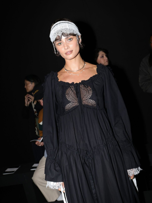 Taylor Hill at Ann Demeulemeester Fashion Show Paris Fashion Week, October 2025 6