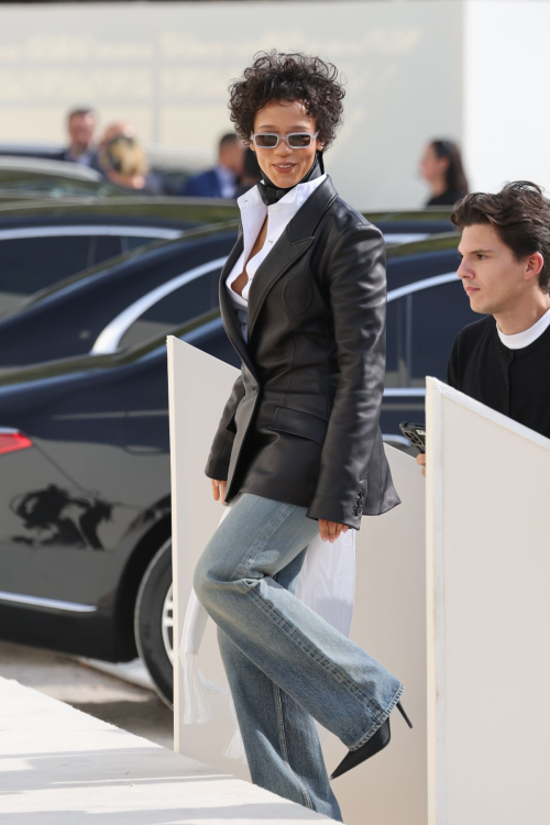 Taylor Russell Arrives at Christian Dior Fashion Show Paris Fashion Week, October 2025 6