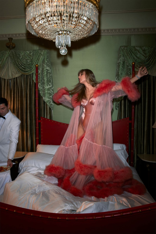 Taylor Swift – The Life of a Showgirl Photoshoot, 2025 8