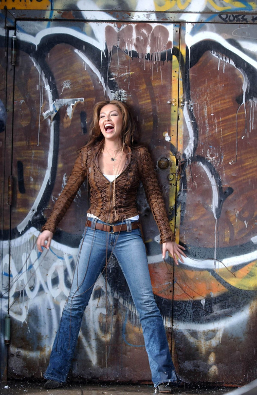 Thalia for No Me Ensenaste, 2002 3