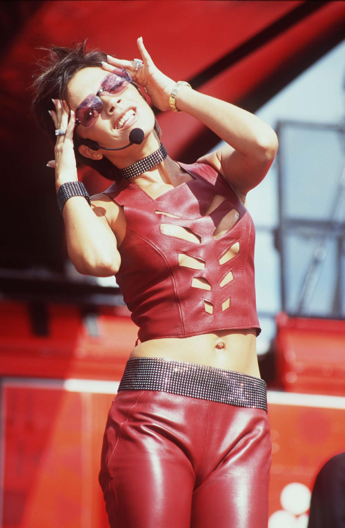 Victoria Beckham Live at One Big Sunday, 2000 3