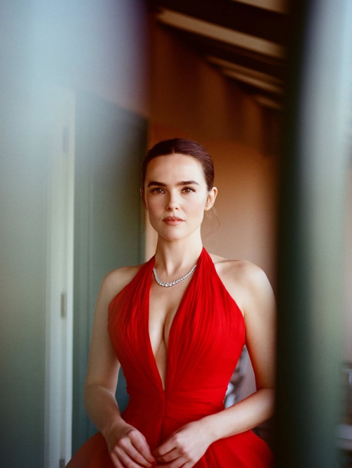 Zoey Deutch Academy Museum Gala photoshoot, October 2025 11