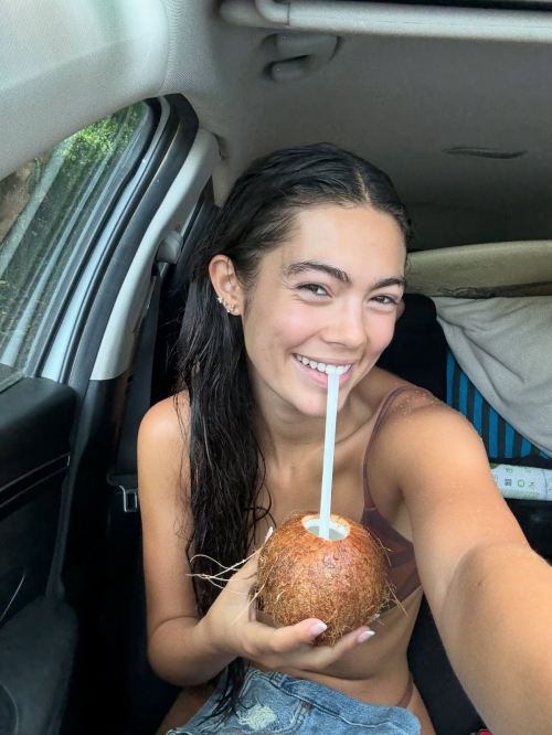 Alana Kern Instagram photos, November 2025 6