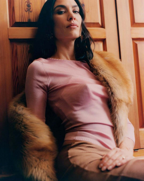 Alexa Chung Vogue Czechoslovakia Editorial, December 2025 3