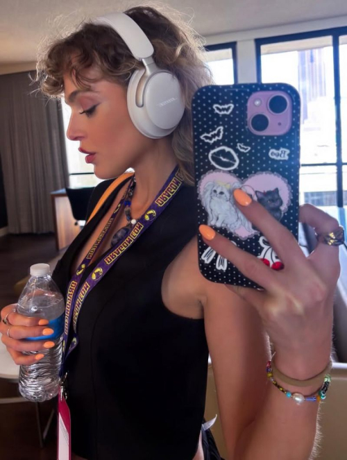 Anne Winters Instagram Photos, November 2025 6