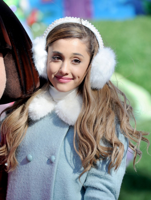 Ariana Grande 87th Macys Thanksgiving Day Parade New York, 2013 1
