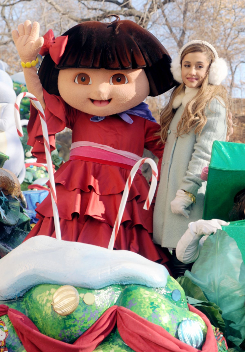 Ariana Grande 87th Macys Thanksgiving Day Parade New York, 2013 3