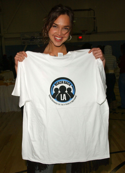 Arielle Kebbel 1st Annual Thanksgiving Dinner Watts Los Angeles, 2007 1
