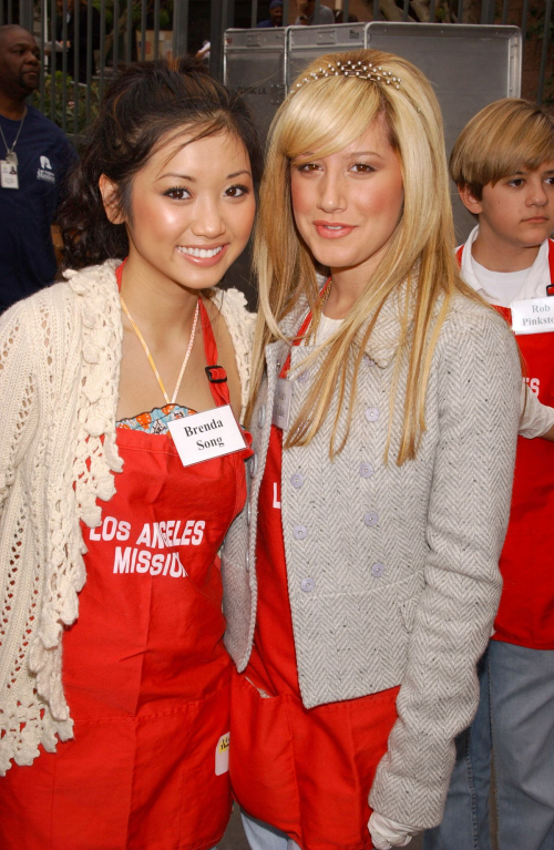 Ashley Tisdale LA Mission Thanksgiving Meal, 2005 3