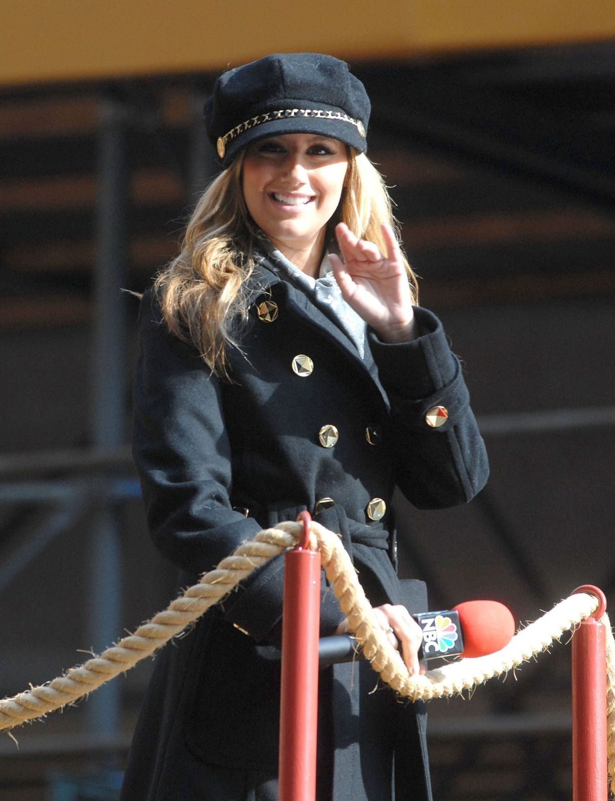 Ashley Tisdale Macys Thanksgiving Day Parade, 2007