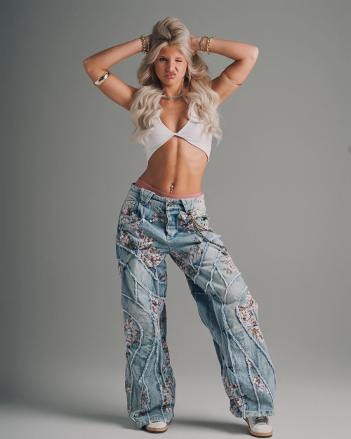 Brooklyn Riley Instagram photos, November 2025 9