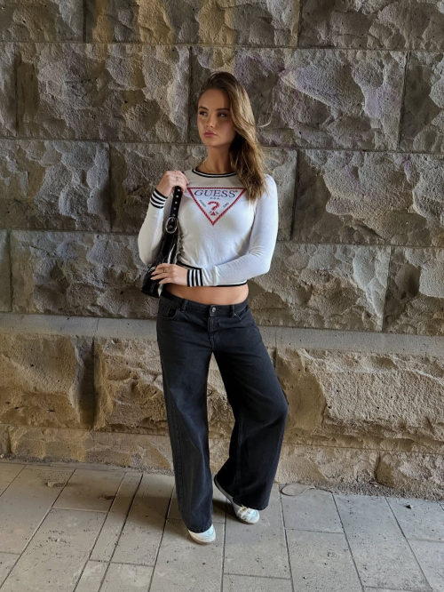 Chelsea Mayer Shares Instagram Photo Highlights, November 2025 4