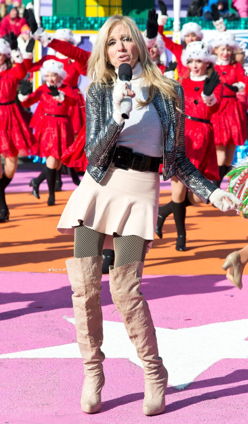 Debbie Gibson 94th Dunkin Donuts Thanksgiving Day Parade Philadelphia, 2013 3