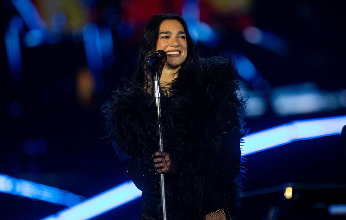 Dua Lipa Performs on Radical Optimism Tour in Buenos Aires, Nov 2025