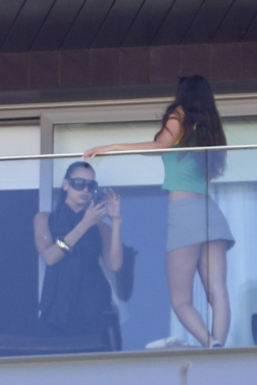 Dua Lipa with Sister Rina Balcony Pics in Rio De Janeiro, 2025 3