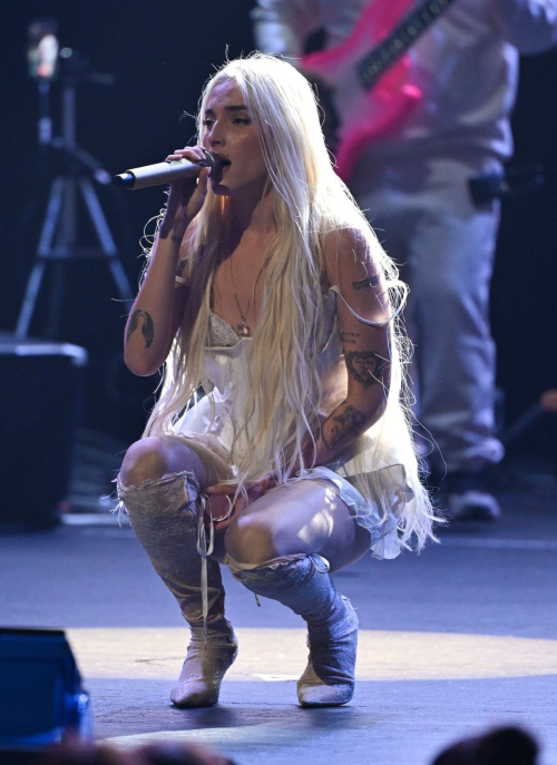 Elena Rose Performs at Alma Tour Opening Night Miami, November 2025 1