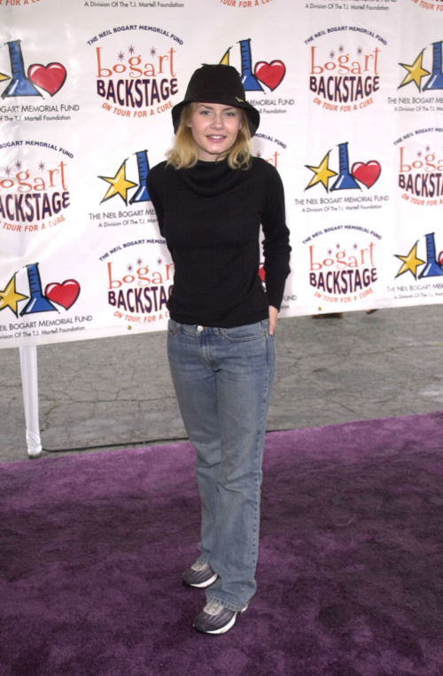 Elisha Cuthbert Bogart Backstage Tour for a Cure, 2001 2