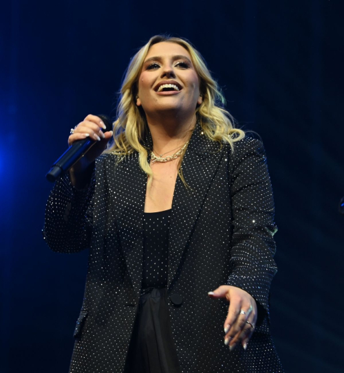 Ella Henderson live at Hits Radio Live, November 2025 1