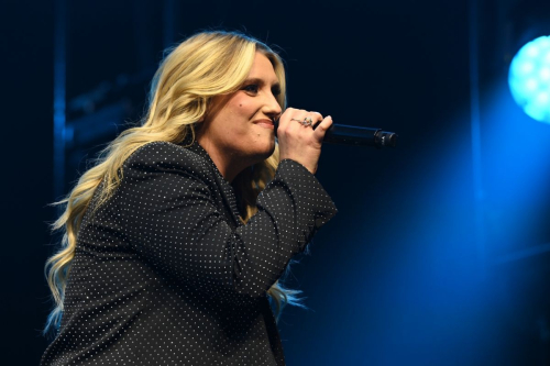 Ella Henderson live at Hits Radio Live, November 2025 2