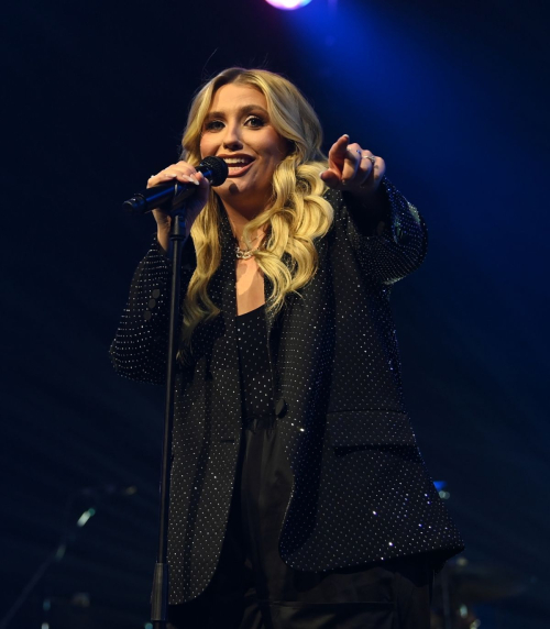 Ella Henderson live at Hits Radio Live, November 2025 3