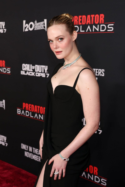 Elle Fanning at Predator Badlands Premiere in Hollywood, Nov 2025 4