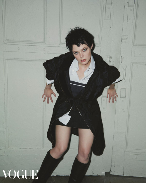 Elle Fanning for Vogue Hong Kong Magazine, Nov 2025 2