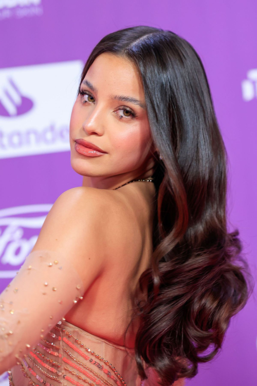 Emilia Mernes at LOS40 Music Awards in Valencia, November 2025 1