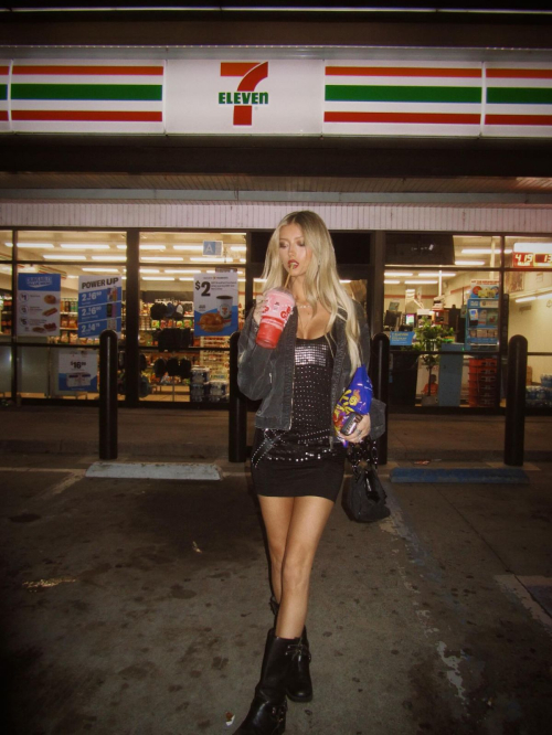 Emily Dobson Instagram Photos, November 2025 4