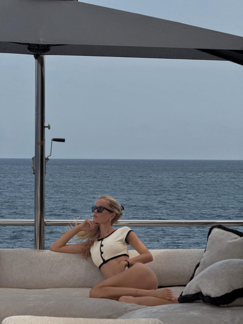 Frida Aasen Instagram Photos, November 2025 16