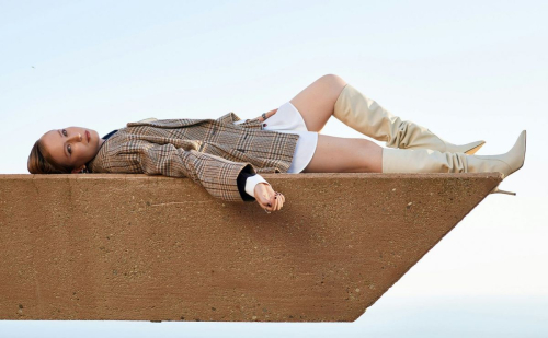 Hannah Einbinder Bustle magazine shoot, September 2022 9