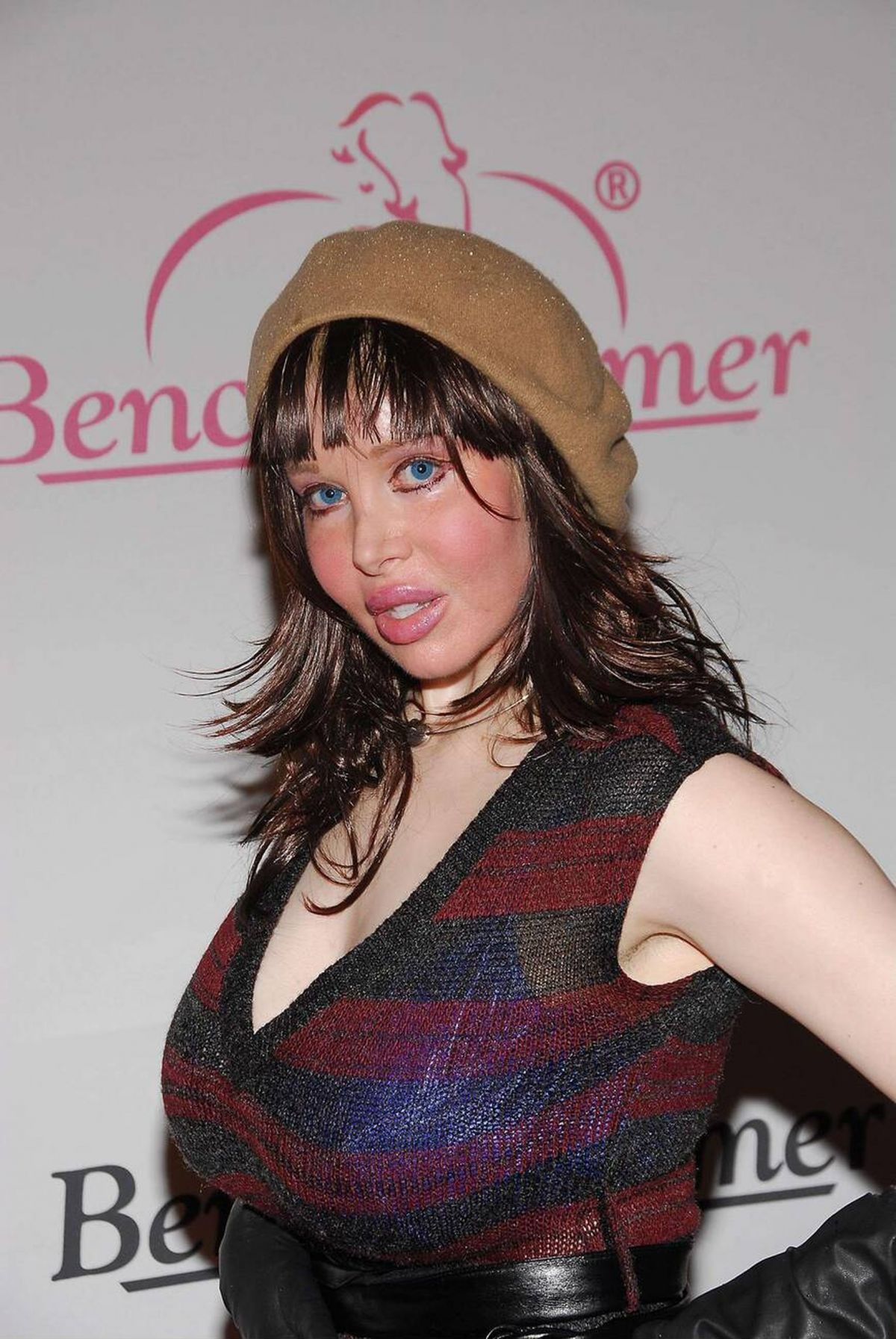 Hannah Vreeland at Bench Warmers Holiday Party in Los Angeles, Dec 2007