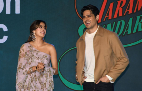 Janhvi Kapoor With Siddharth Malhotra at Param Sundari Music Launch, August 2025 2