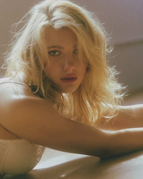 Jemima C Robinson Instagram Photos, November 2025 4