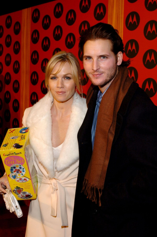 Jennie Garth at Motorola Holiday Party in Los Angeles, 2004 3