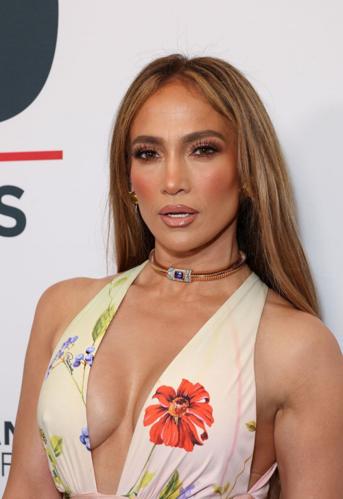 Jennifer Lopez YES Scholars 25th Anniversary Gala Photoshoot, September 2025 2