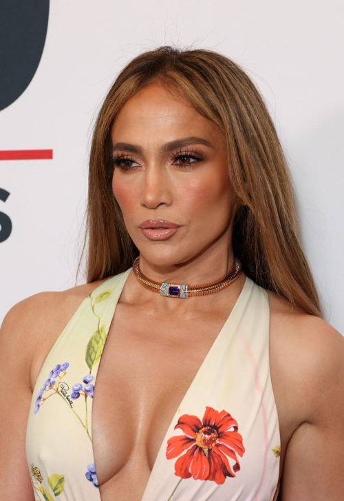 Jennifer Lopez YES Scholars 25th Anniversary Gala Photoshoot, September 2025 6