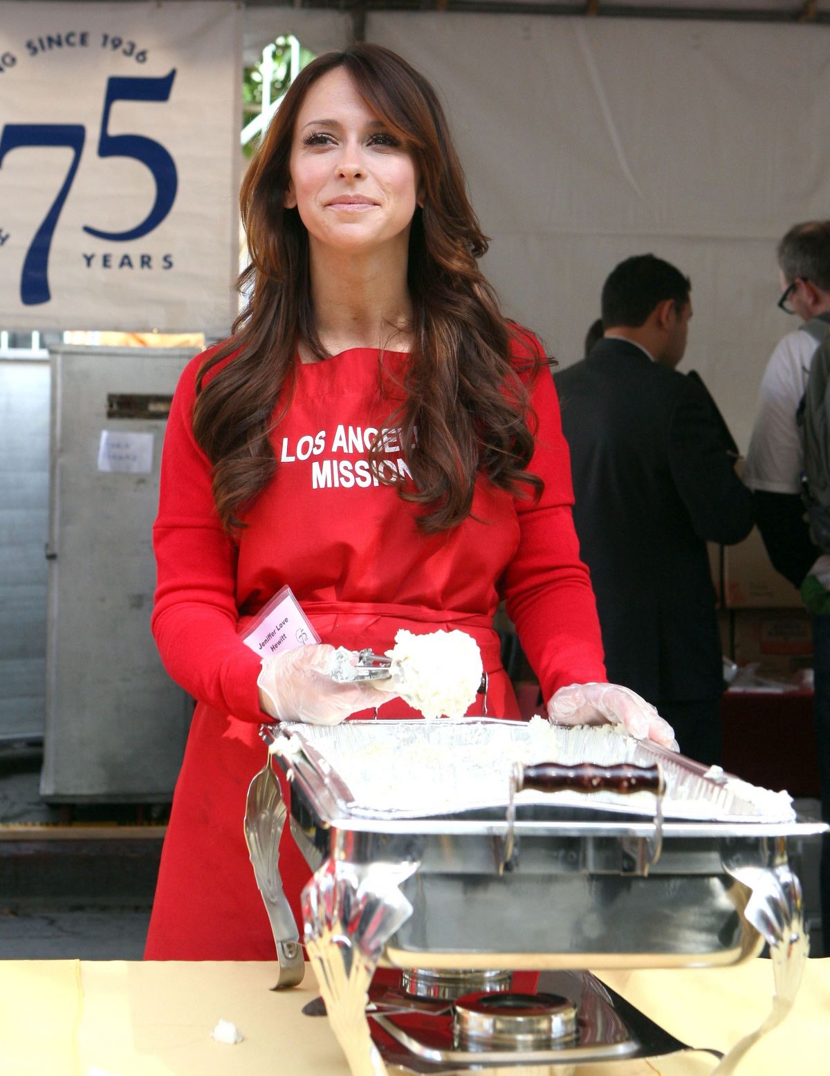 Jennifer Love Hewitt Thanksgiving Dinner LA Mission, November 2011
