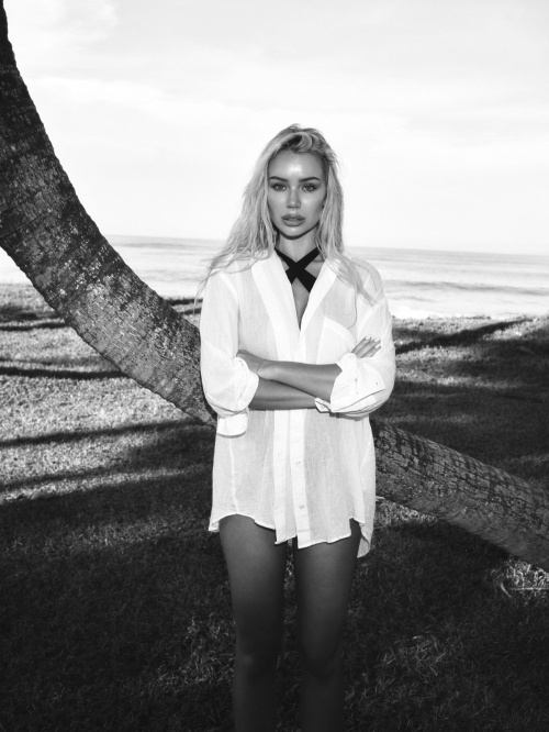 Julia Cavanagh Instagram Photos, November 2025 5