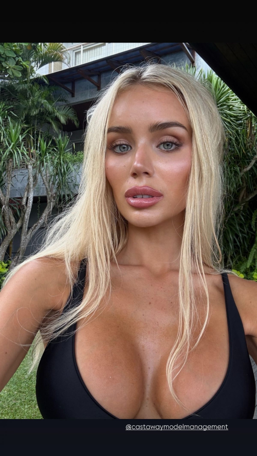 Julia Cavanagh Instagram photos, November 2025 7