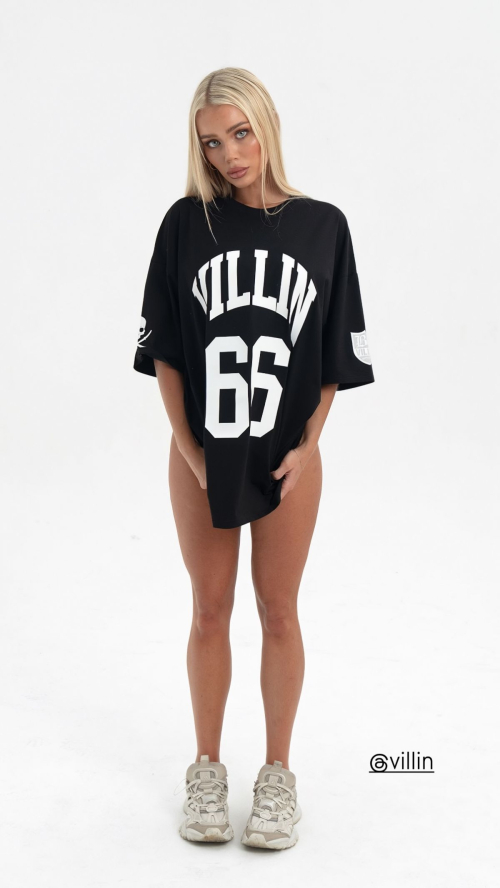 Julia Cavanagh Instagram photos, November 2025 1