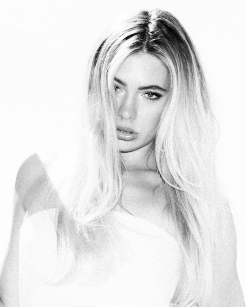 Jutta Leerdam for Numero Netherlands, September 2025 7