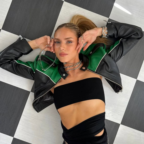 Kari Riley Instagram Photos, November 2025 10