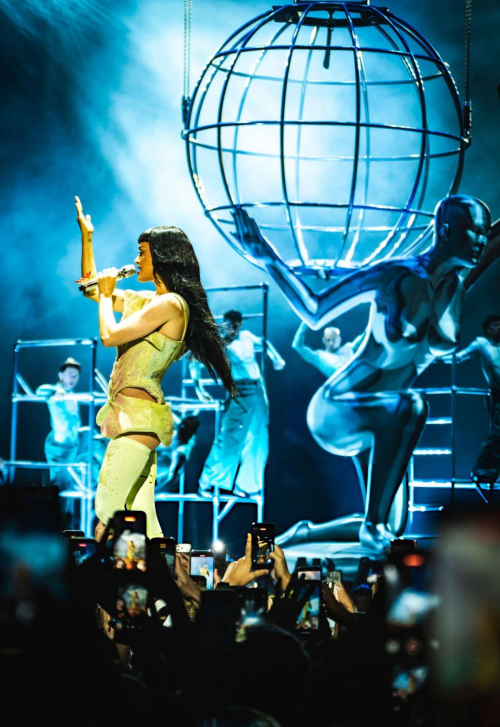 Katy Perry Performs on The Lifetimes Tour Bologna, Nov 2025 6