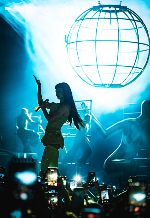 Katy Perry Performs on The Lifetimes Tour Bologna, Nov 2025 7