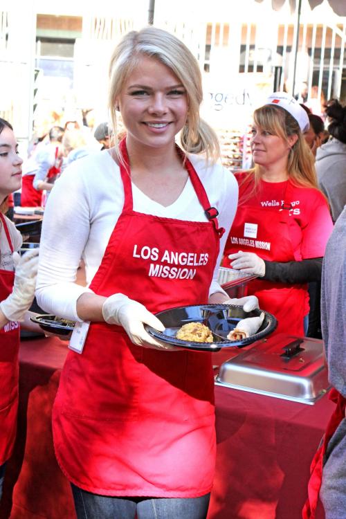 Kelli Goss Thanksgiving Dinner LA Mission, November 2013