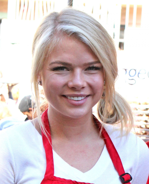 Kelli Goss Thanksgiving Dinner LA Mission, November 2013 1