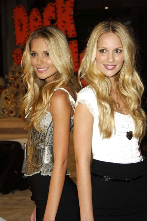 Kelly and Sabrina Aldridge Deck The Halls Premiere Los Angeles, November 2006