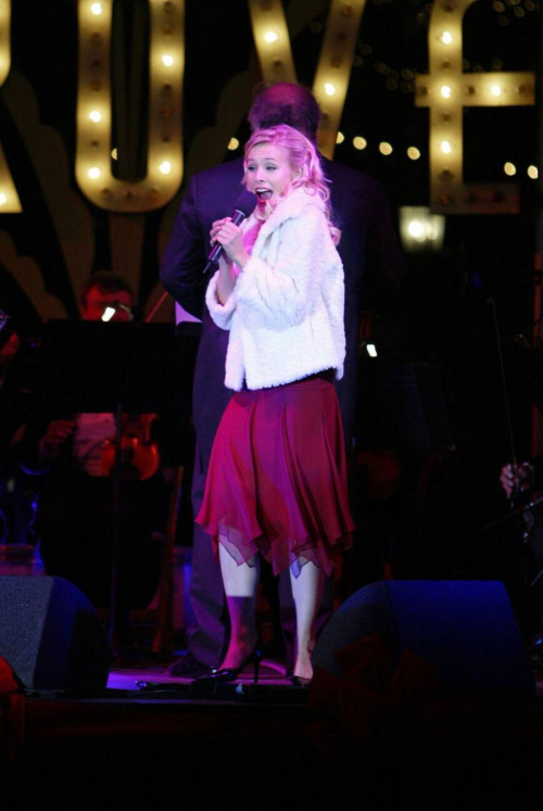 Kristen Bell at LA Tallest Christmas Tree Lighting Grove, November 2004 2