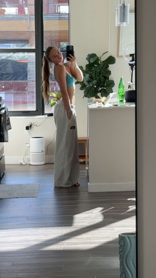 Kyla Dodds Instagram Photos, November 2025 8