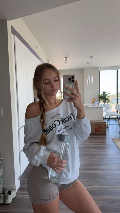 Kyla Dodds Instagram photos, November 2025 10